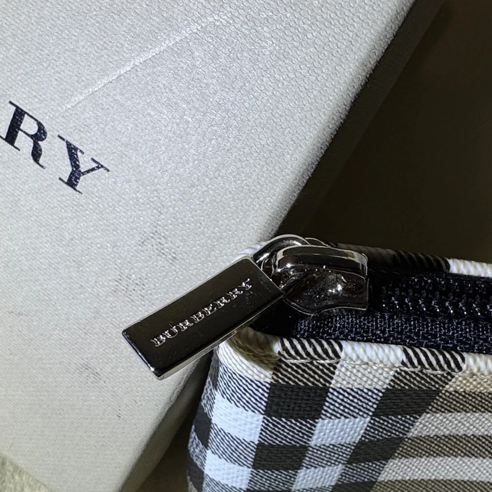 Burberry Nova Check Pouch - Picture 4 of 6